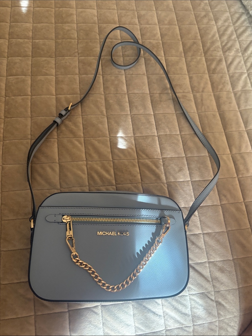 MICHAEL KORS Light Blue Crossbody Bag with Gold Chain such a cute bag💓😍